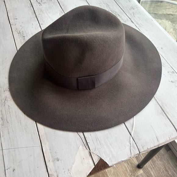 NWT C.C Hat 100% wool in Gray - Picture 1 of 8